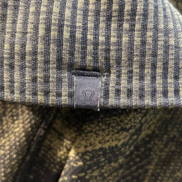 Lululemon yellow swirl 10 Run - Picture 6 of 6